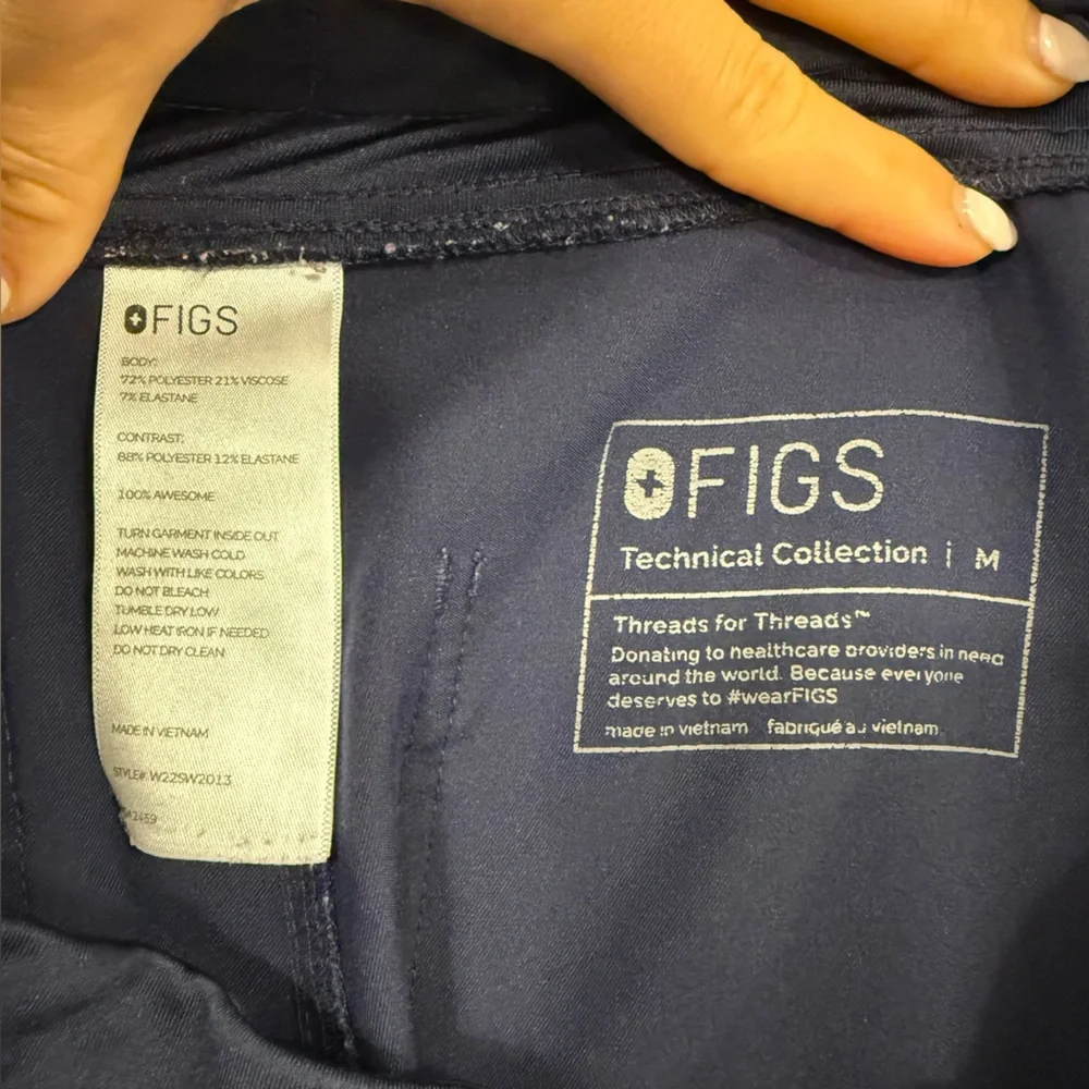 Figs Yola Skinny Scrub Navy Blue Cargo Pants Durable Cotton Blend. Size M - Picture 4 of 4
